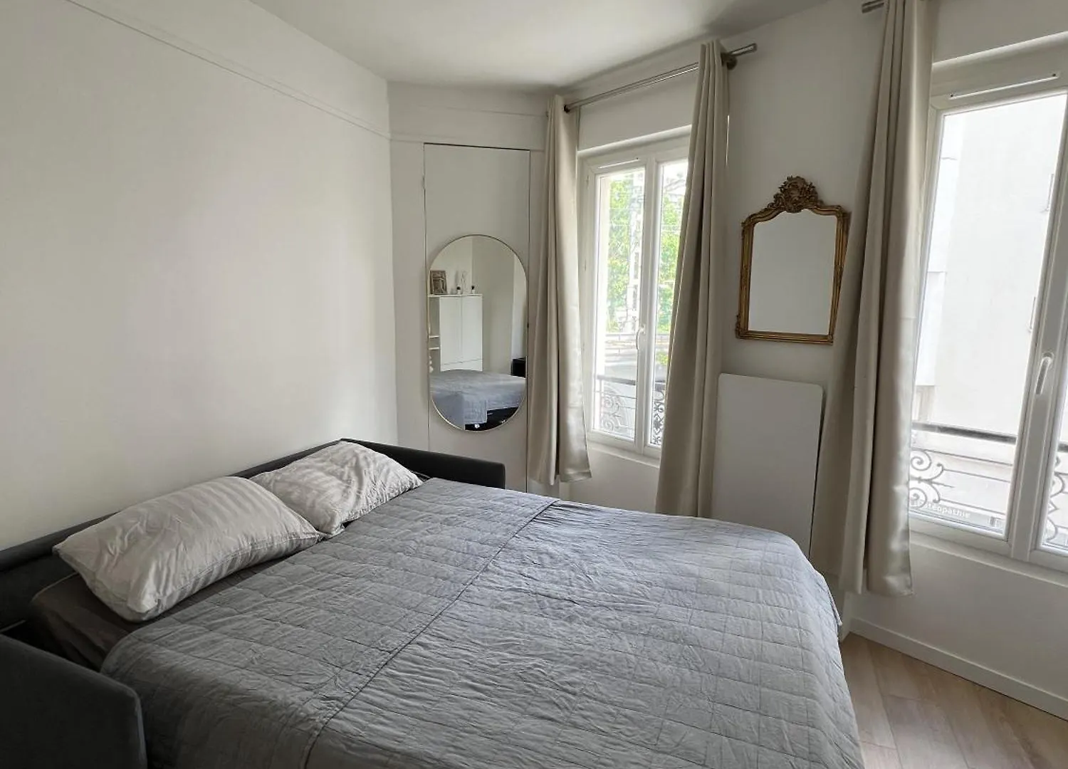 Stylish Apartment In Paris